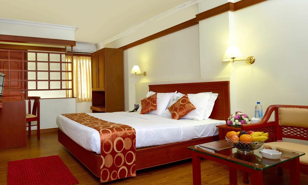 Hotel Aiswarya Коччи Экстерьер фото
