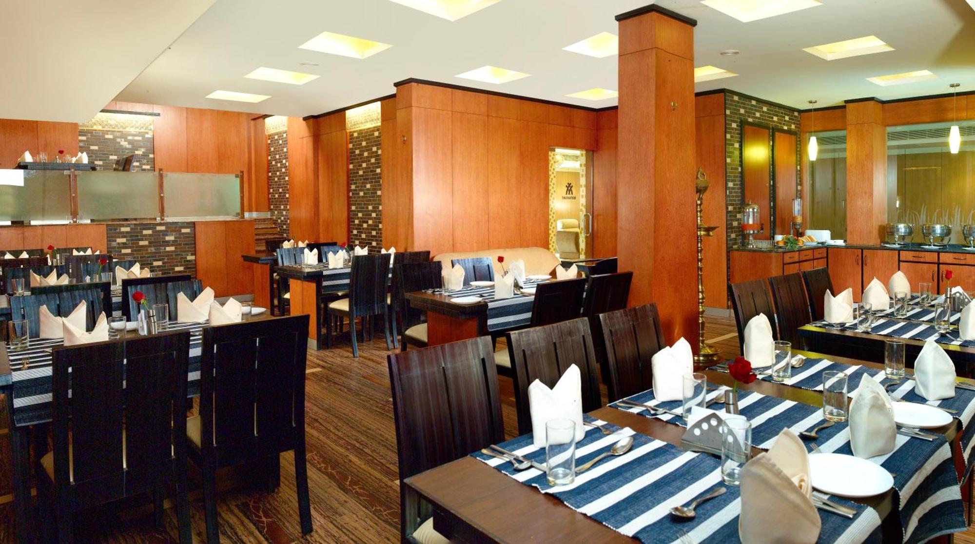 Hotel Aiswarya Коччи Экстерьер фото