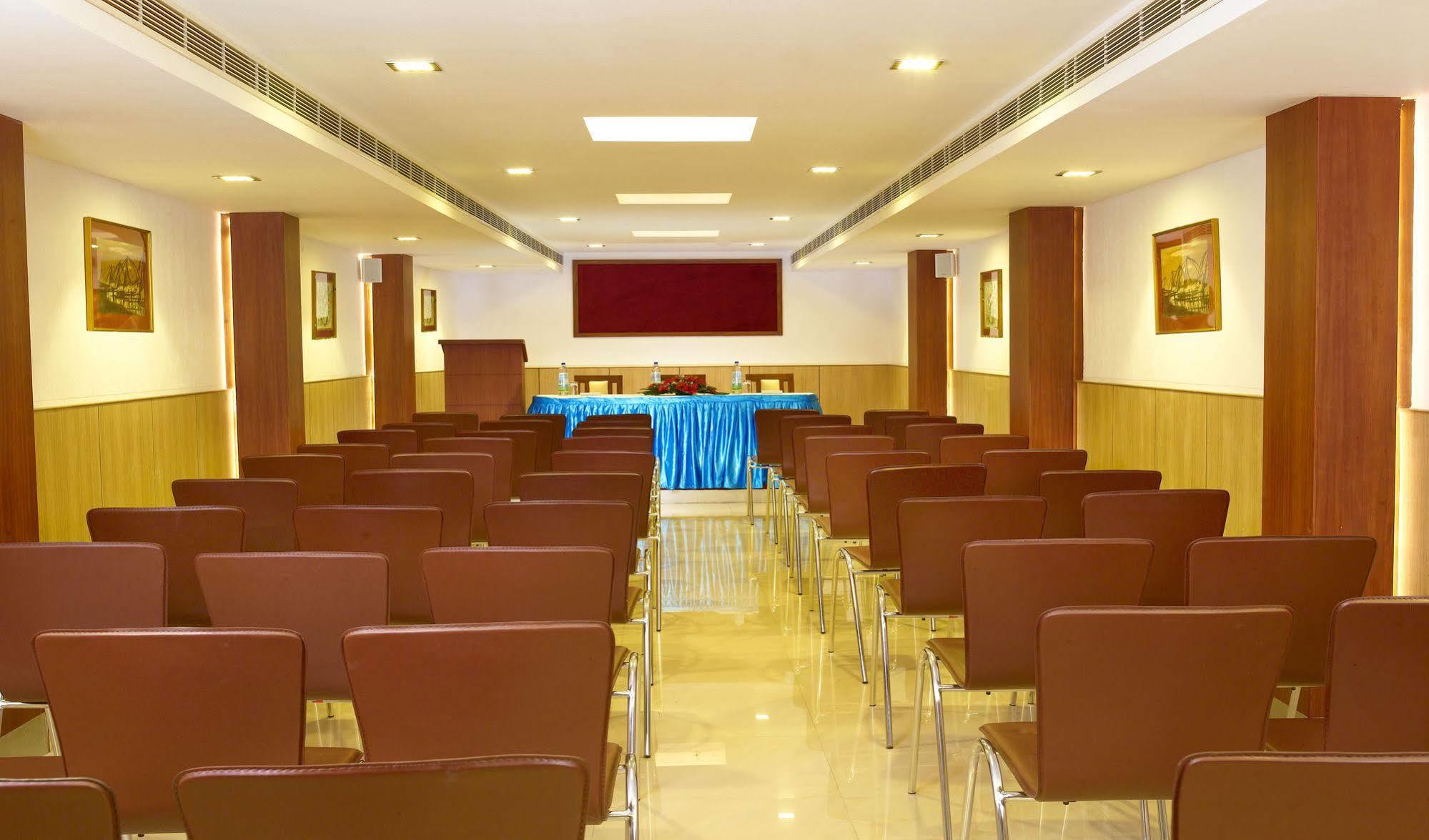 Hotel Aiswarya Коччи Экстерьер фото