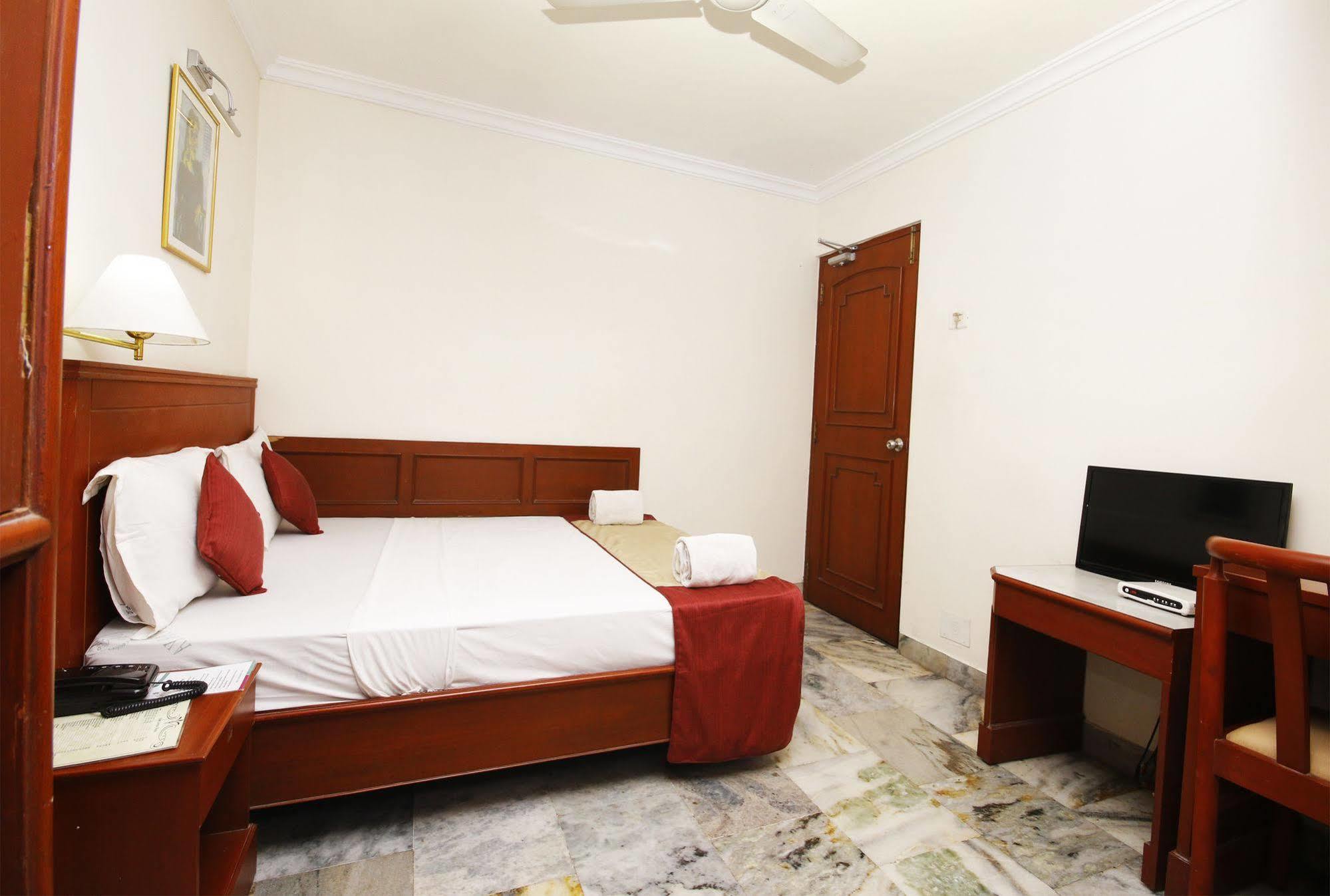 Hotel Aiswarya Коччи Экстерьер фото